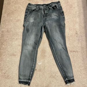 Judy Blues Distressed Grey Washed Jeans